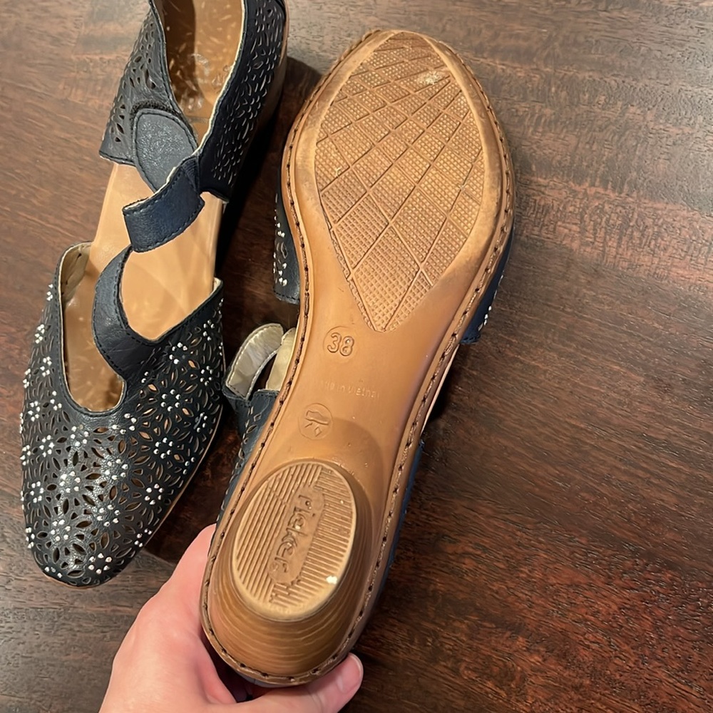 Shoes - Picture 4 of 5